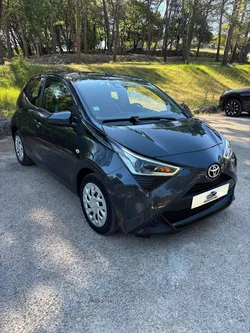 TOYOTA AYGO II (2) 1.0 VVT-I X-PLAY X-SHIFT 4CV 5P AUTOMATIQUE / Carplay / Camera de Recul ..