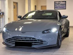 Aston Martin  V8