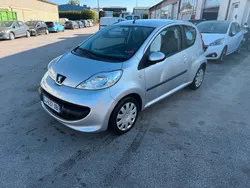 Peugeot 107 1.0 essence 68ch boite automatique