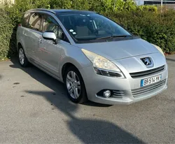 Peugeot 5008 1.6 HDI 112CH 7 PLACES