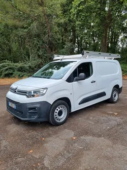 CITROËN BERLINGO VAN M BLUEHDI 100CV LONG XL DRIVER - 1ère main - 78.000 kms - 3 places - { CARPLAY - GPS - CAMERA DE RECUL } SUIVI D'ENTRETIEN- TVA RÉCUPÉRABLE
