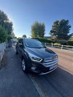 Ford kuga titanium 1er main