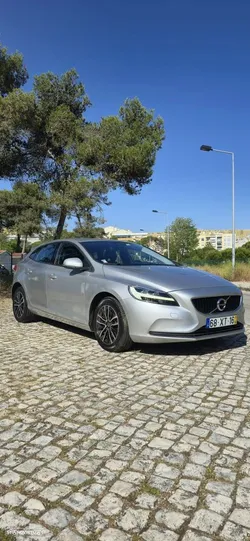 Volvo V40 2.0 D3 R-Design Momentum Geartronic