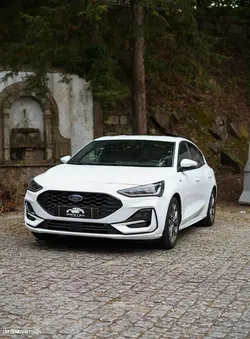 Ford Focus 1.0 EcoBoost MHEV ST-Line Design SIP