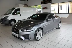 Jaguar XE 2.0d 180 R Dynamic S BVA9 (Toit ovrant / Caméra de recul / JA 19"/ Cuir noir )