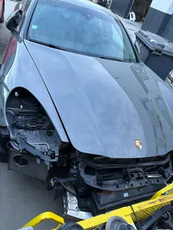 Porsche Panamera Gts accidentée