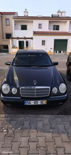 Mercedes-Benz E 230