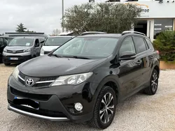 TOYOTA RAV 4 D-4-D Life 4X4 ATTELAGE /CAMERA/CLIM AUTOMATIQUE/TABLEAU DE BORD CUIR/ENTRETIEN TOYOTA