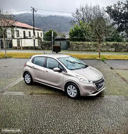 Peugeot 208 1.2 PureTech Signature EAT6