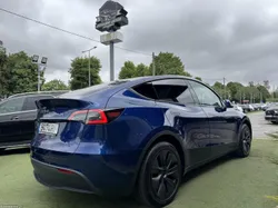 Tesla Model Y Long-Range RWD