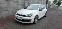 VW Golf 2.0 GTi DSG com patilhas no volante
