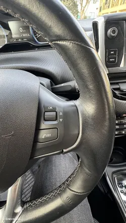 Peugeot 2008 1.2 PureTech Allure EAT6