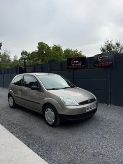 FORD FIESTA 1.3i 70 CH – SEULEMENT 57 000 KM – GARANTIE 6 MOIS