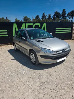 Peugeot 206 1.4 hdi 70cv / embrayage neuf / distribution neuve / 1° main