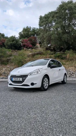 Peugeot 208 Acess