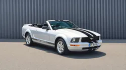 Ford Mustang Cabriolet MK5 Phase 1 – 4.0L V6 213cv BVA5 – 70 000Mkms – Silencieux inox Duck Machine réglage son clapet – Clim – Aileron coffre - Jantes 16’ chrome – Hifi Shaker – Garantie 1 an B/P/M