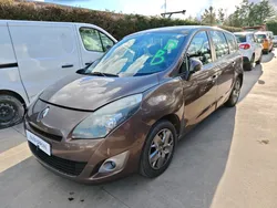 Renault grand scenic accidenté