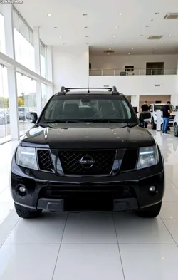 Nissan Navara 3.0 V6 231cv caixa automática
