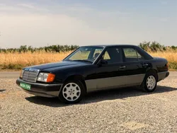 Superbe Mercedes-Benz 300D W124 Boite Manuelle 5 109ch 6cylindres de 1990, superbe état et seuleument 179.000 kms d’origine