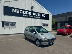 RENAULT TWINGO Initiale 1.2i 16V 114500 KM 05/2002 BOITE AUTOMATIQUE TOIT OUVRANT CLIMATISATION INTÉRIEUR CUIR