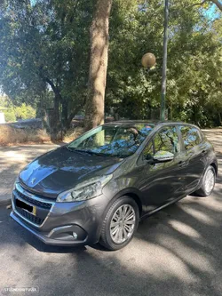 Peugeot 208 1.2 PureTech Signature