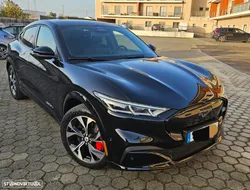 Ford Mustang Mach-E Alargada