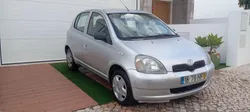 Toyota Yaris 1.0 Terra, em bom estado.