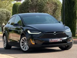 TESLA Model X 90D