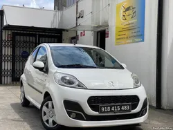 Peugeot 107 1.0 Automático com Ac