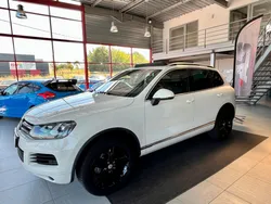 Volkswagen touareg 3,0 v6 tdi 240 bva8 carat 4x4 attelage keyless toit panoramique gps regulateur jante 20 feux xenon park pilot excellent etat