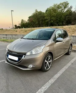 Peugeot 208 1.6 HDI 115cv FÉLINE