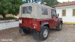 Land Rover Defender 90 SW 2.4 CRD S