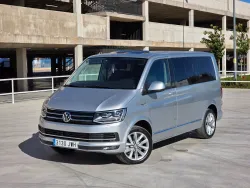 VOLKSWAGEN Caravelle 2.0TDI BMT Premium DSG 150kW