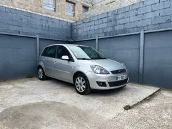 FORD Fiesta 5 Phase 2 Ghia 1.4 i 16V 80ch GARANTIE