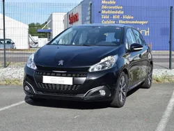 Peugeot 208 allure 82 cv / toit panoramique / sieges chauffants / camera de recul