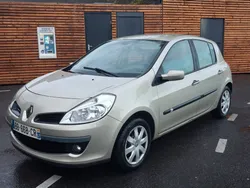 Clio 1.4 Essence expressions très propre
