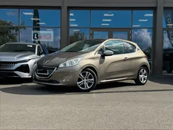 PEUGEOT 208 1.6 e-HDi 92ch FAP Allure 3p BVM5 CLIM / BLUETOOTH / REGULATEUR / RADARS AR