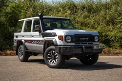TOYOTA LAND CRUISER GRJ76 BVA 6 Vitesses Gris argent 4 places MY26, 4x4 homologué N1 CTTE SANS MALUS