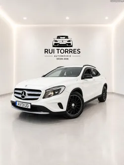 Mercedes-Benz GLA 180 D STYLE - CAIXA AUTOMÁTICA