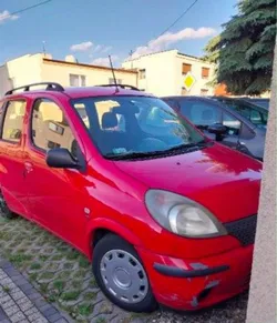Toyota Yaris Venso climatisé bien entretenu elle roule tres bies