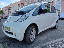 Peugeot iOn 100% eléctrico