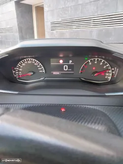 Peugeot 208 PureTech 100 EAT8 Active Pack