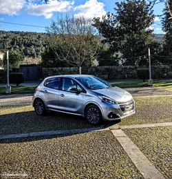 Peugeot 208 PureTech 110 Stop & Start Signature