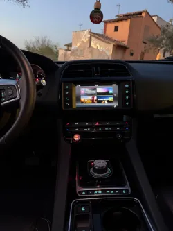 JAGUAR F-Pace 2.0i4D Portfolio Aut. AWD 180