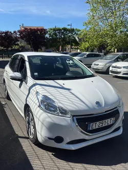 Peugeot 208 Essence 2014 – 5 portes – Économique, propre, fiable