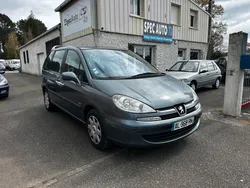 PEUGEOT 807 2.0 HDi 120 ch BVM6 7 places / NAVTEQ
