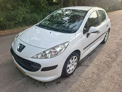 Peugeot 207 1.4 hdi 70 ch 1ère main