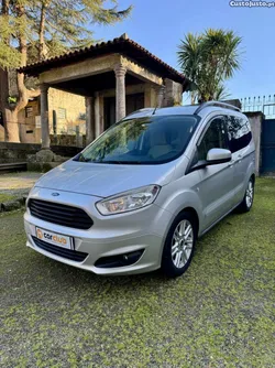 Ford Tourneo Courier 1.0 EcoBoost Titanium