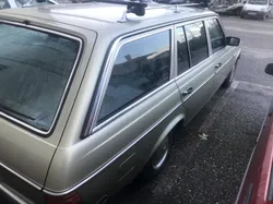 Mercedes-Benz 300 W 123 300 TD