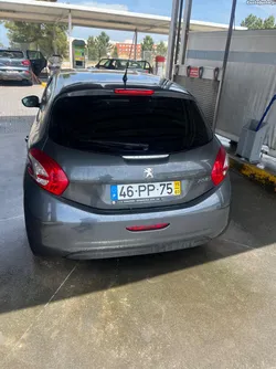 Peugeot 208 1.4 hdi 5 lugares